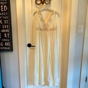 Lovely Vintage 70’s Val Mode Nylon Nightgown. Size Small
